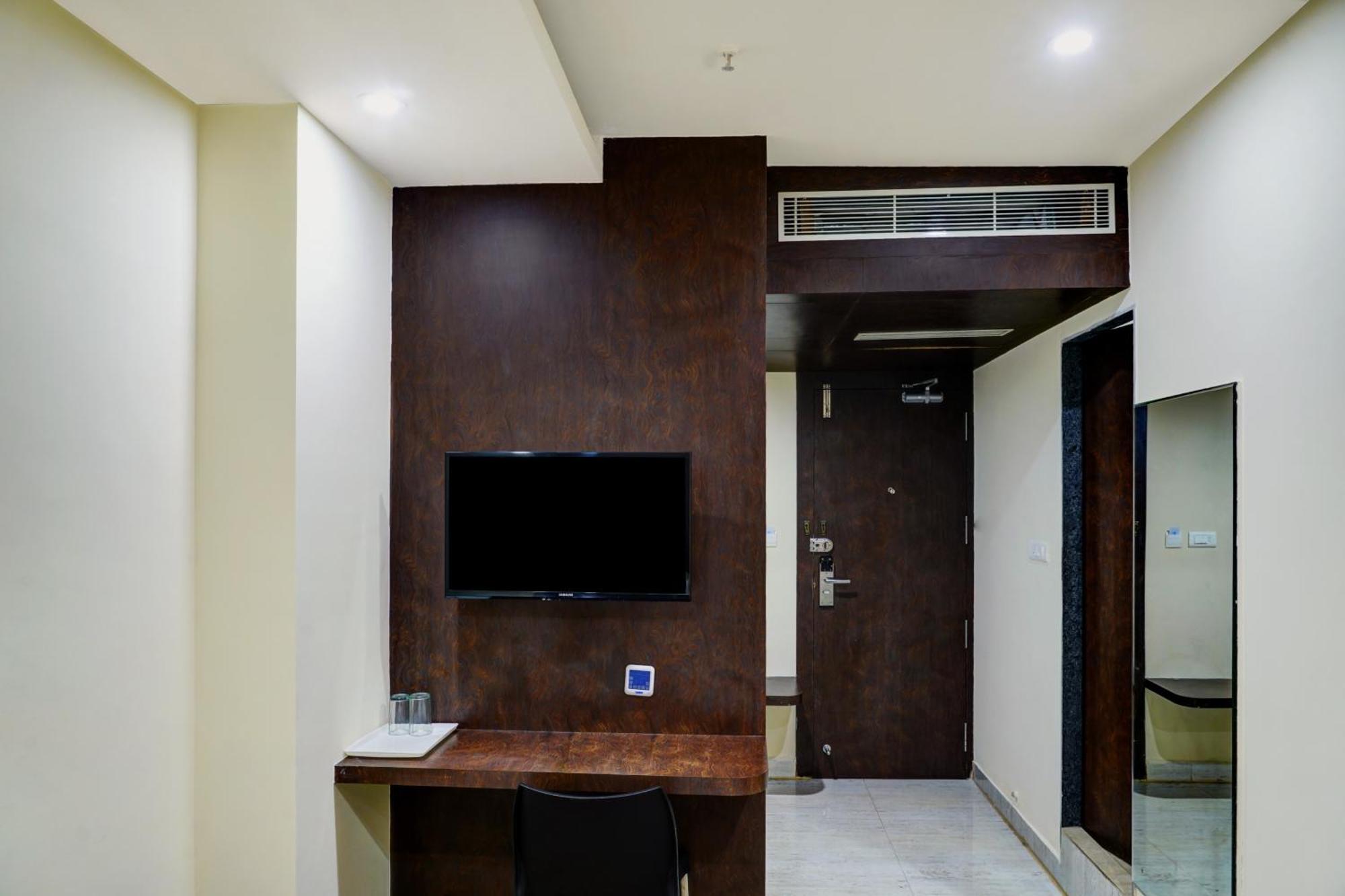Gunadala Super Townhouse Dev'S Inn By Cj מראה חיצוני תמונה